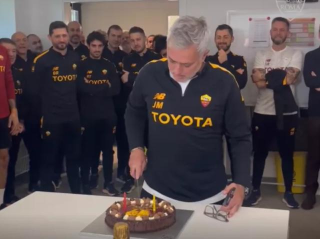 开云APP-22载 1076战 60岁穆里尼奥是葡国夺冠最多教练！