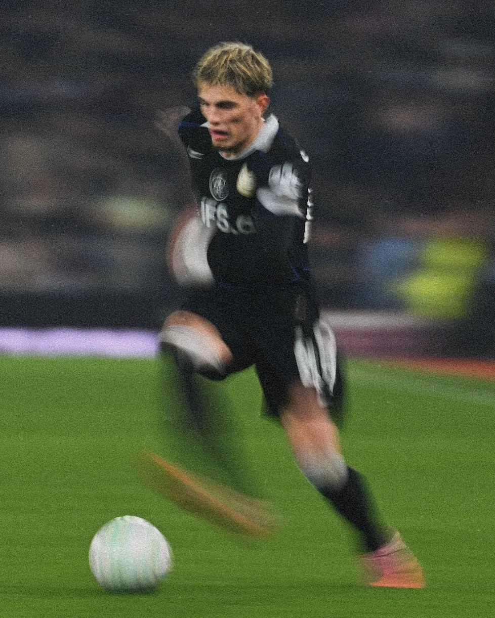 开云官网-加纳乔社媒晒与若昂-佩德罗合影：多么棒的球队啊！