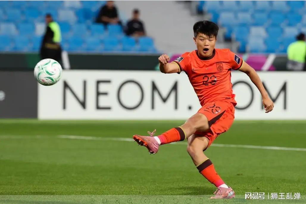 开云APP-泰山两位置拉响警报!错失杨希再失李昊?后防补强别偏科