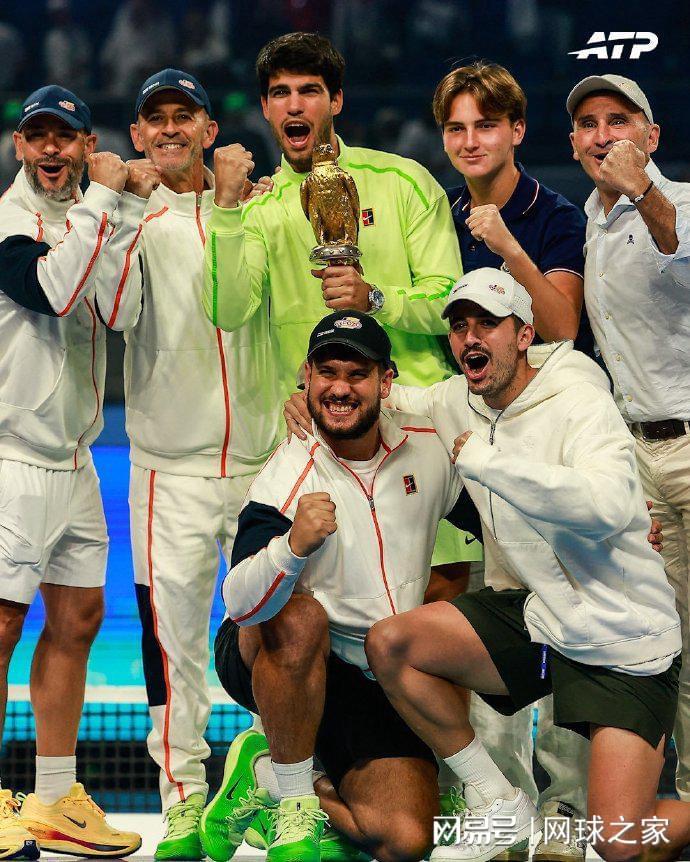 开云APP-阿昺张帅袁悦初五组团赢球，阿卡暴扫菲斯，小白菜完败丢冠