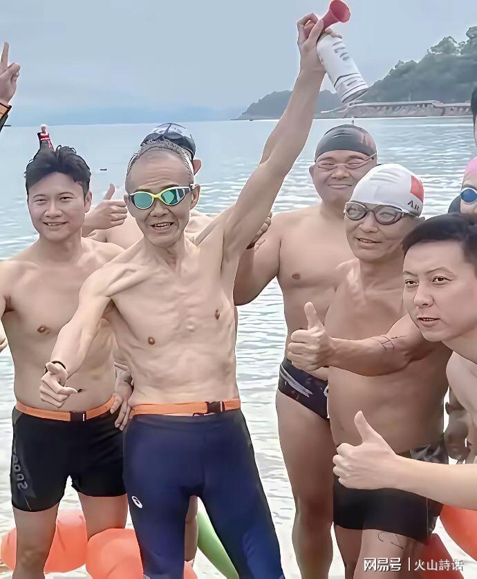 尴尬！王石公开脱衣秀身材“翻车”，网友：像是一副被榨干的躯体